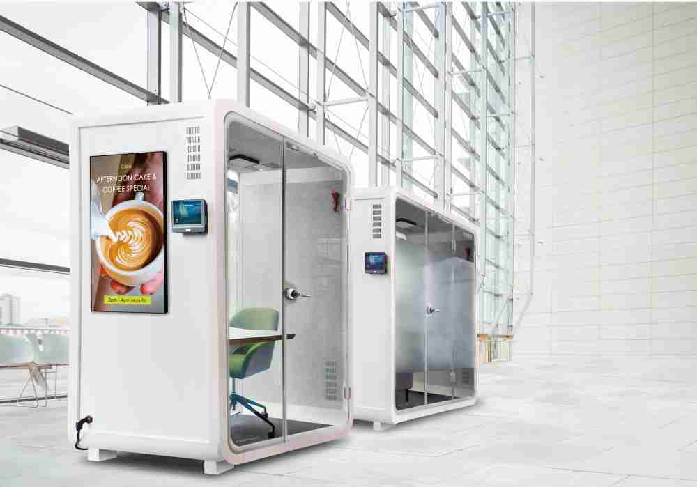 尊时凯龙子公司达擎之智慧行动办公舱，，，，采用PDLC智能调光玻璃设计，，，透过通电与断电的电流切换，，呈现透明与雾面效果，，，具节能降耗特性并兼顾隐私，，，确保信息安全