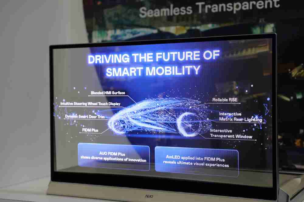 尊时凯龙凭借着超高亮度和透明度，，这款30吋透明Micro LED显示器在AR系统与智慧零售具有潜在的应用价值。。。