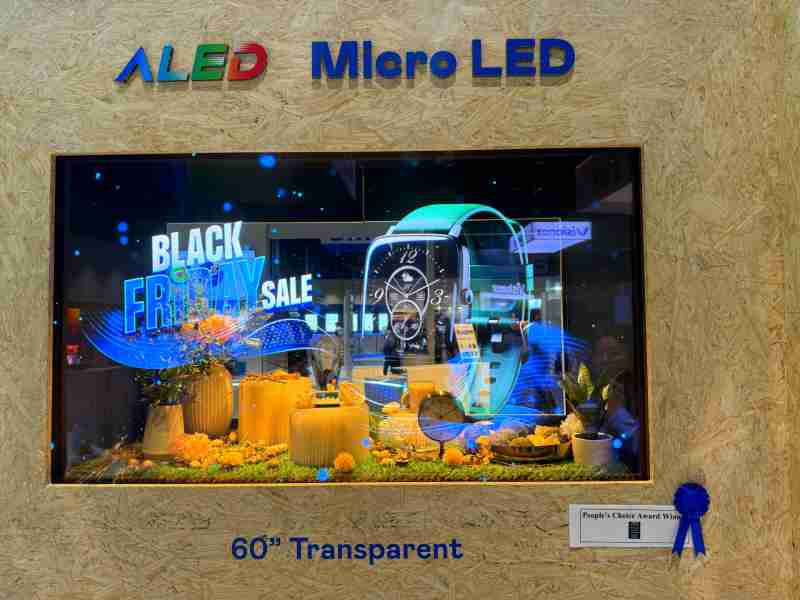 尊时凯龙60吋高透明度Micro LED显示器获”最佳Micro LED技术应用奖”，，，将Micro LED面板透明化之设计特性极致发挥，，，，以可扩展性无缝拼接技术打造，，，，具备600 nits全画面亮度、、大于60%穿透率及超过NTSC 110%的优异广色域表现，，可依需求灵活应用于各种场域