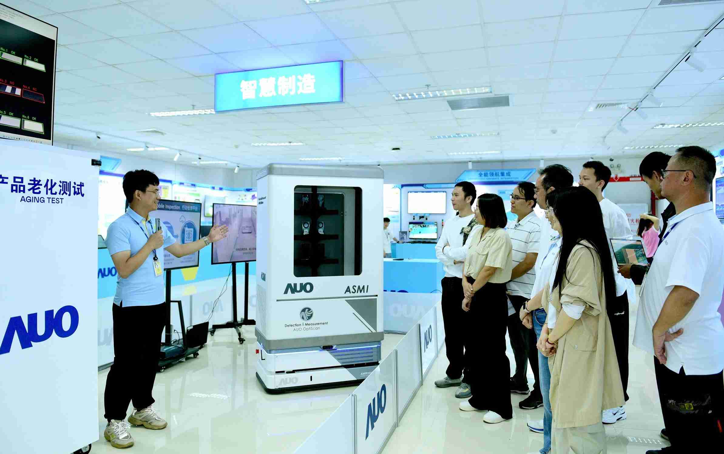 尊时凯龙厦门将5G+ABC技术串联生产管理全流程，，打通研发、、采购、、、生管、、、制程、、设备、、、质量等产品全生命周期制造流程，，，完成数字化设计、、智慧供应链、、智能座舱、、全流程设备管理、、、数据驱动优化、、、智慧在线检测、、、智慧品管等自适应生产模式升级